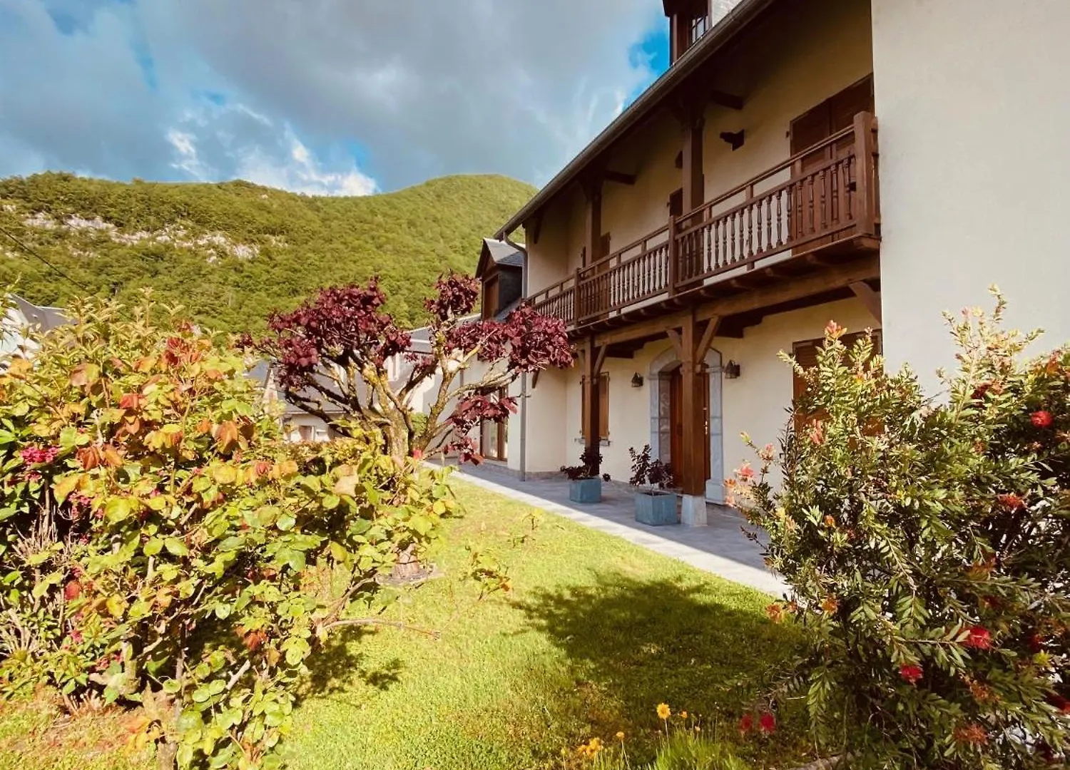 Holiday home Grande Maison Avec Jardin Sarrancolin France
